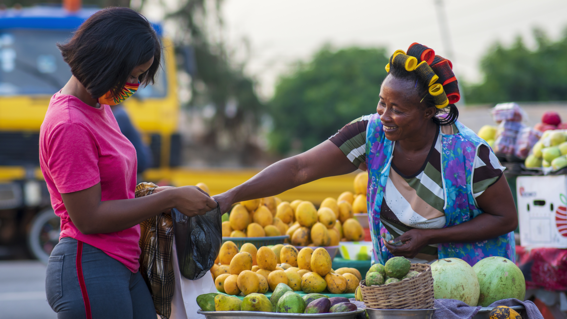 Slide Promouvoir les initiatives féminines au Togo